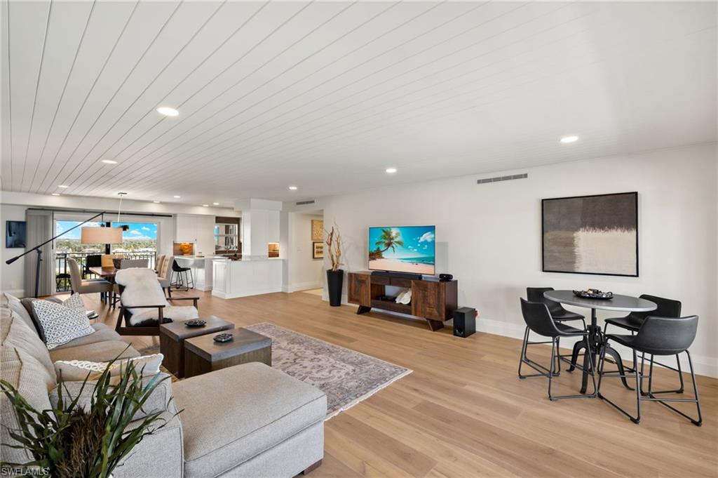 2901 GULF SHORE BLVD N 803S