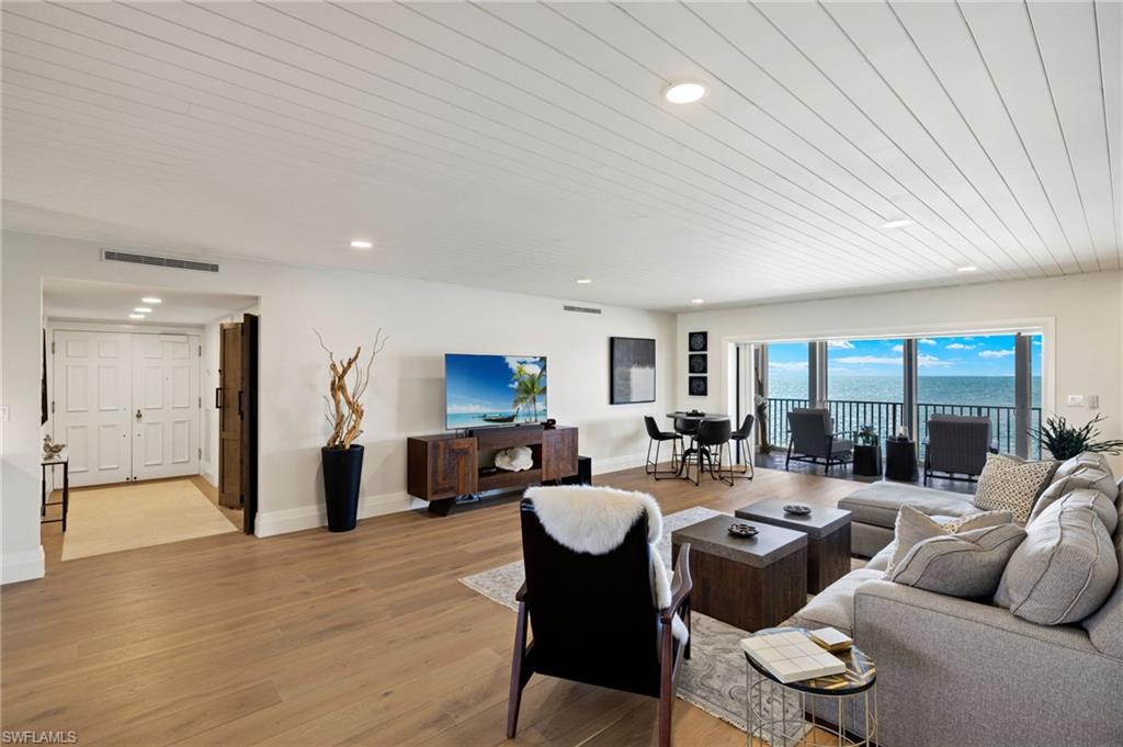 2901 GULF SHORE BLVD N 803S