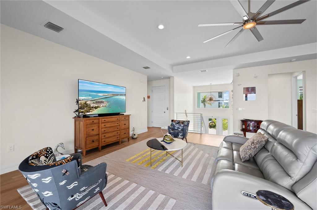 Fort Myers Beach, Florida, 33931, United States, 3 Bedrooms Bedrooms, ,3 BathroomsBathrooms,Residential,Active,1868170