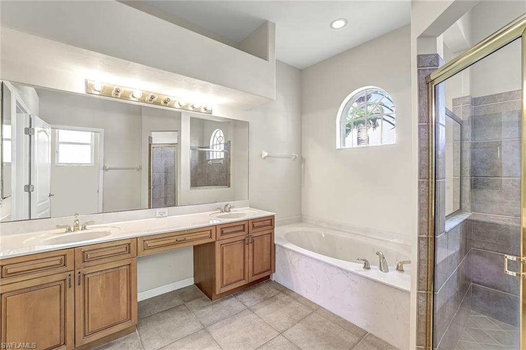 Bonita Springs, Florida 34135, United States, 4 Bedrooms Bedrooms, ,3 BathroomsBathrooms,Residential,Pending,130903