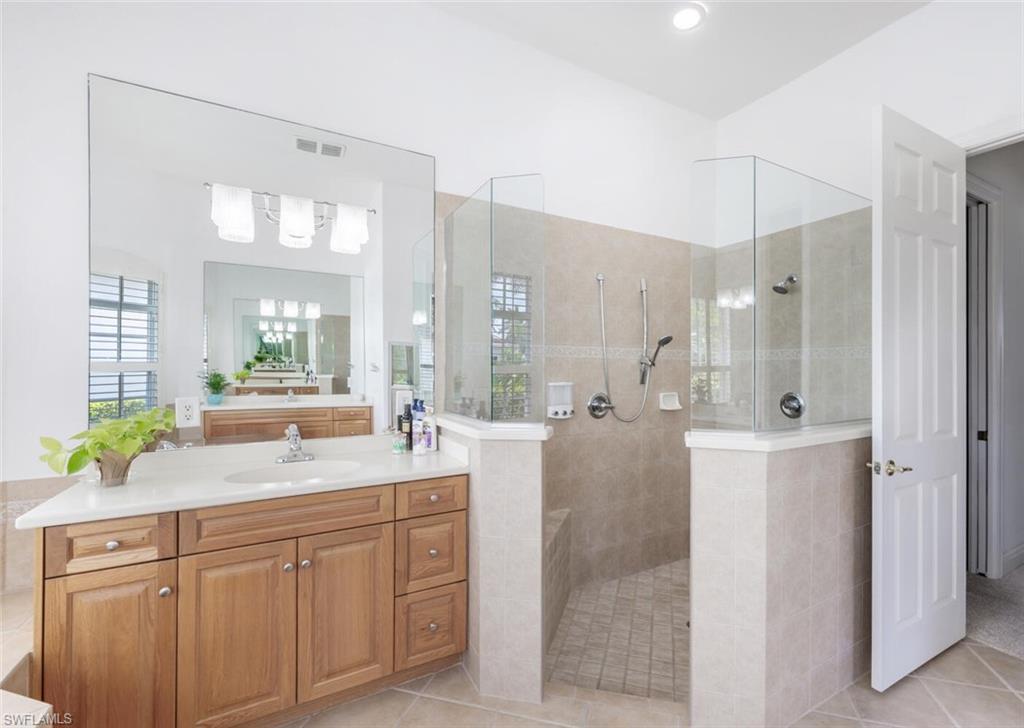 Bonita Springs, Florida 34135, United States, 3 Bedrooms Bedrooms, ,3 BathroomsBathrooms,Residential,Active,19223