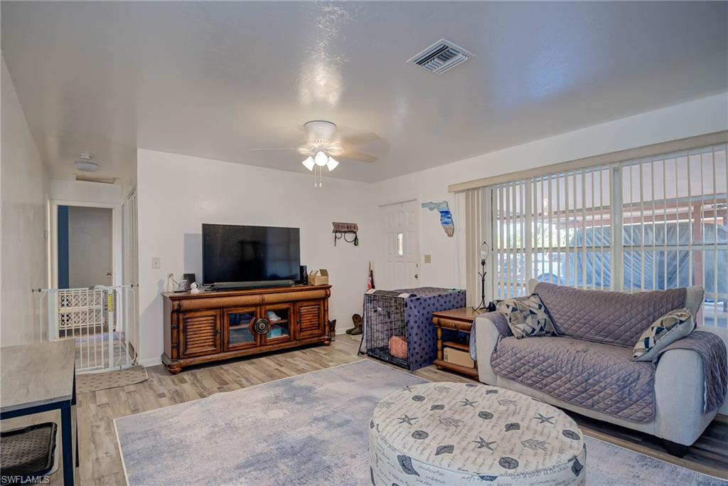 2215 Marilyn LN