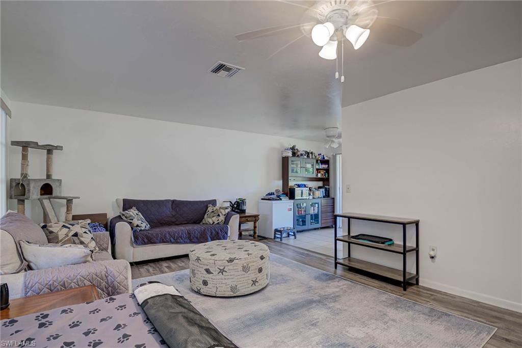 2215 Marilyn LN