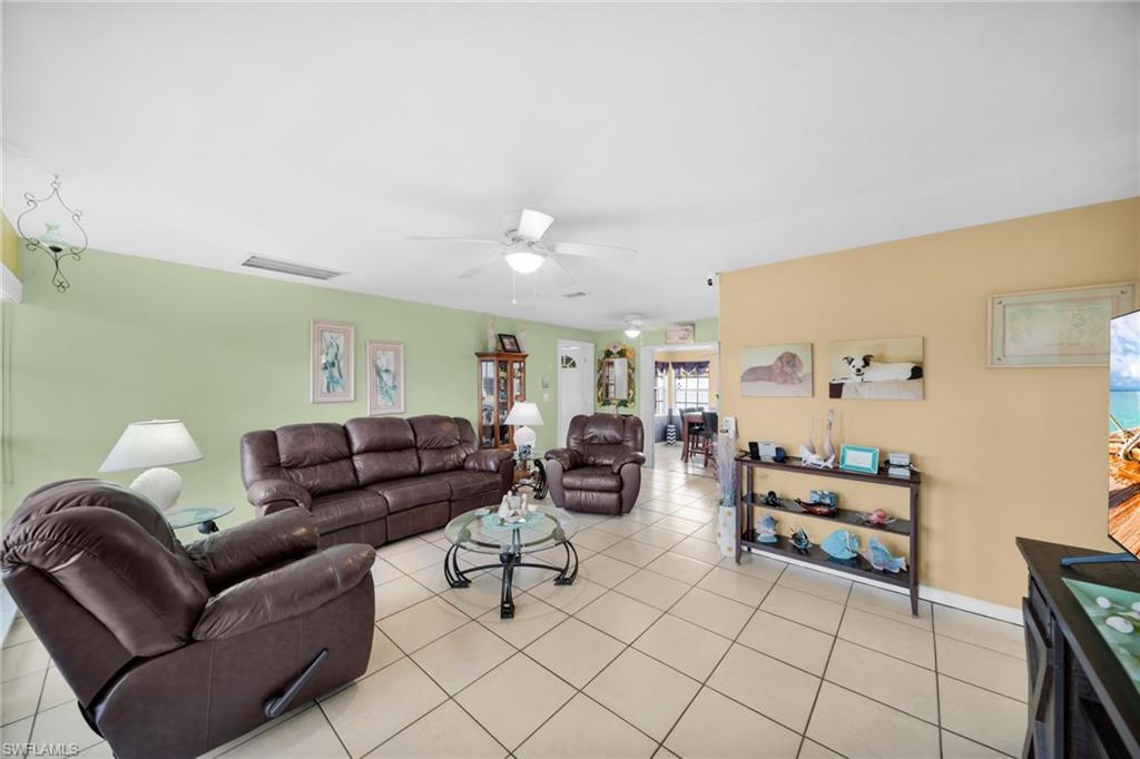 121 SE 44th ST