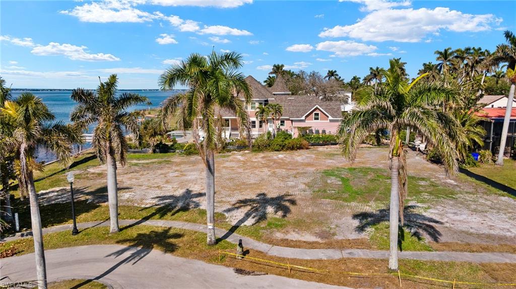 1301 Rio Vista AVE
