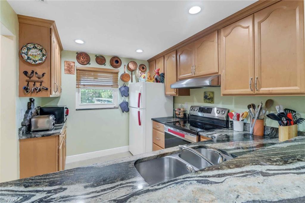 5595 RATTLESNAKE HAMMOCK RD C-19