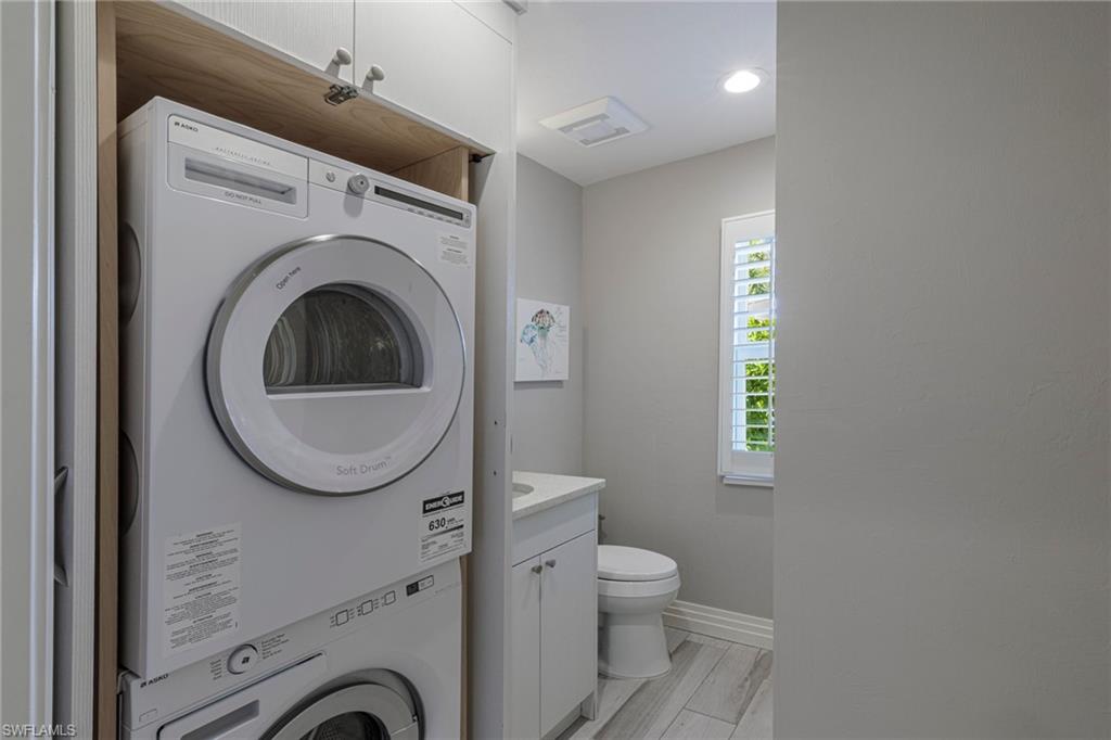 Naples, Florida 34103, United States, 3 Bedrooms Bedrooms, ,4 BathroomsBathrooms,Residential,Active,54946