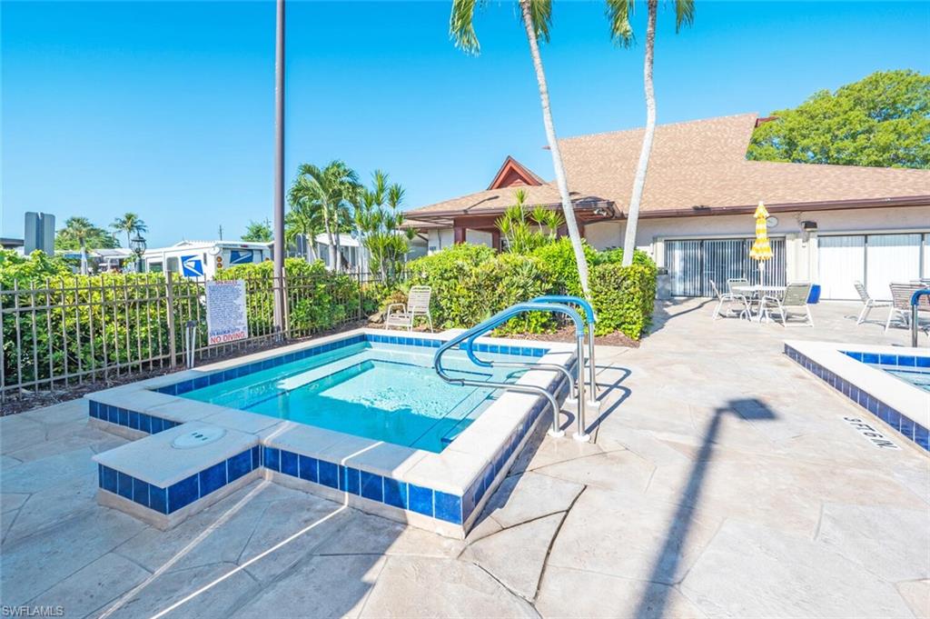 Naples, Florida 34104, United States, 2 Bedrooms Bedrooms, ,2 BathroomsBathrooms,Residential,Pending,154841