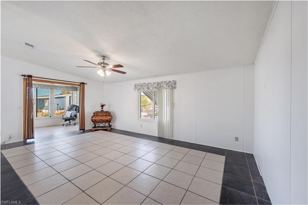 Naples, Florida 34104, United States, 2 Bedrooms Bedrooms, ,2 BathroomsBathrooms,Residential,Pending,154841