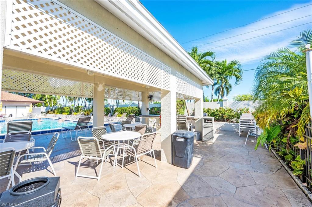 Naples, Florida 34104, United States, 2 Bedrooms Bedrooms, ,2 BathroomsBathrooms,Residential,Pending,154841