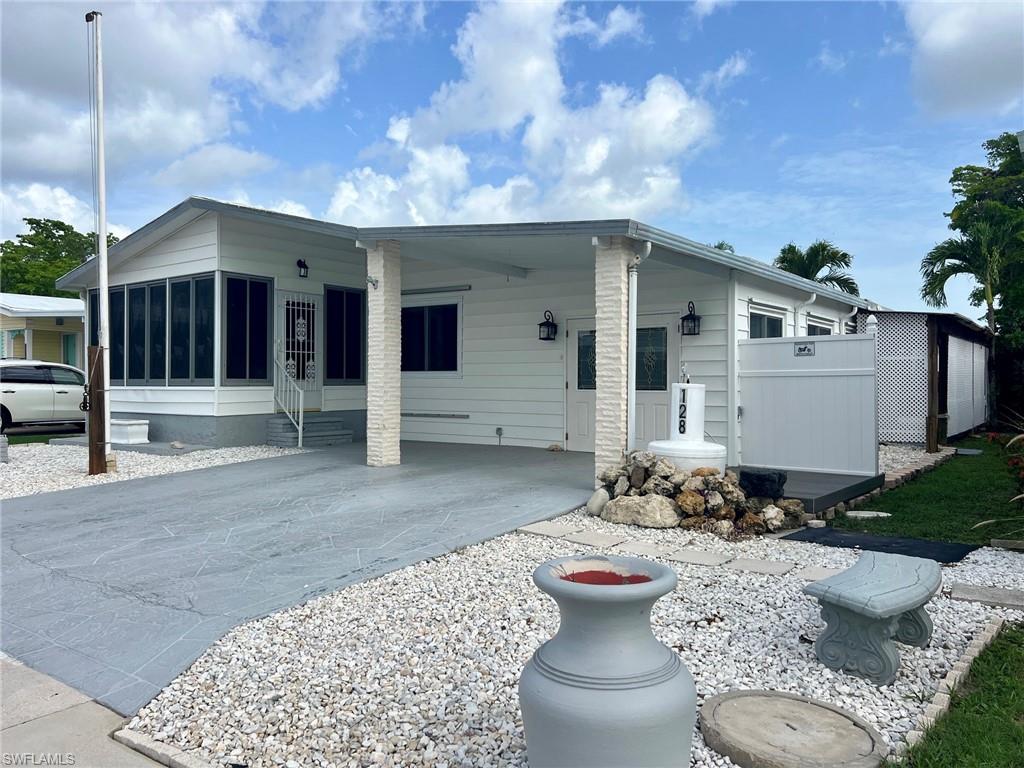 Naples, Florida 34104, United States, 2 Bedrooms Bedrooms, ,2 BathroomsBathrooms,Residential,Pending,154841