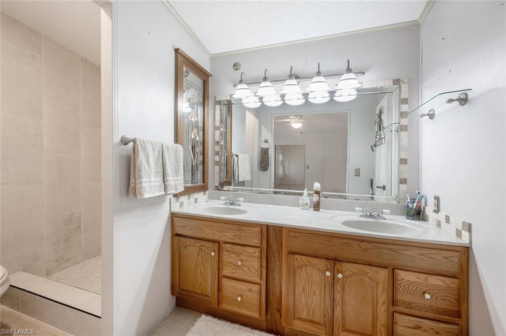 Naples, Florida 34104, United States, 2 Bedrooms Bedrooms, ,2 BathroomsBathrooms,Residential,Pending,154841