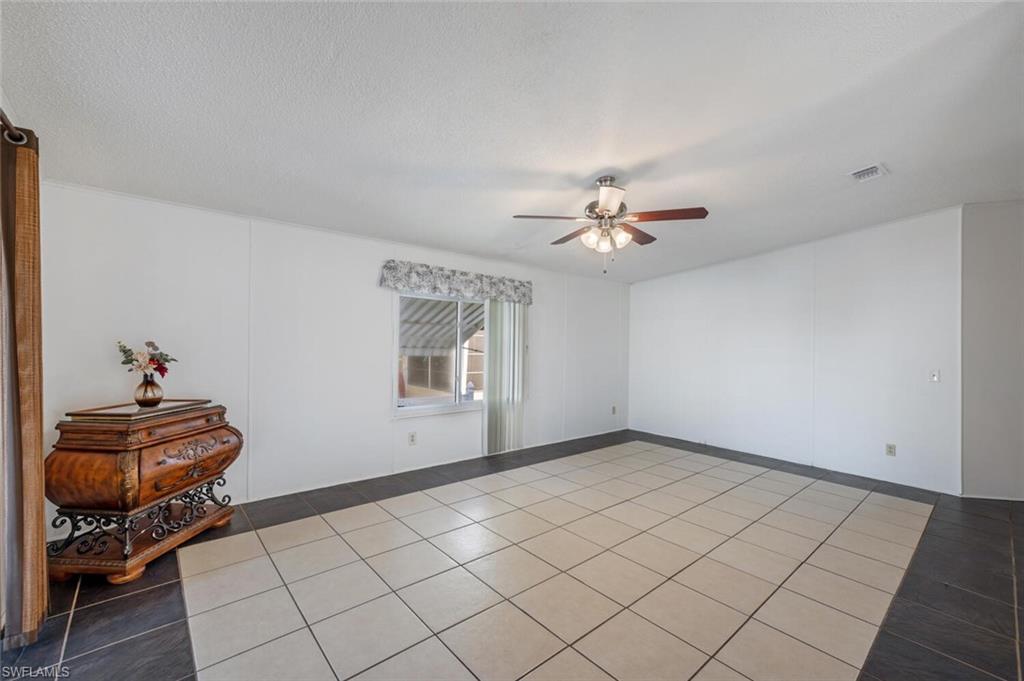 Naples, Florida 34104, United States, 2 Bedrooms Bedrooms, ,2 BathroomsBathrooms,Residential,Pending,154841