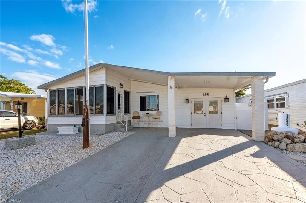 Naples, Florida 34104, United States, 2 Bedrooms Bedrooms, ,2 BathroomsBathrooms,Residential,Pending,154841