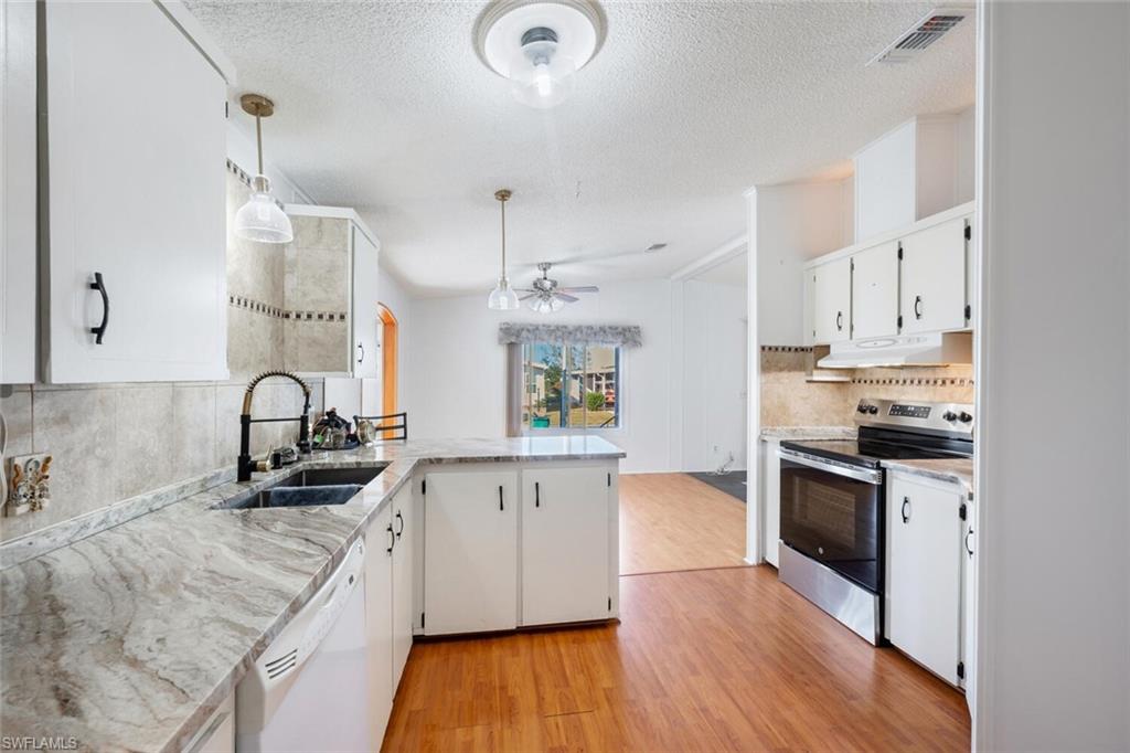 Naples, Florida 34104, United States, 2 Bedrooms Bedrooms, ,2 BathroomsBathrooms,Residential,Pending,154841