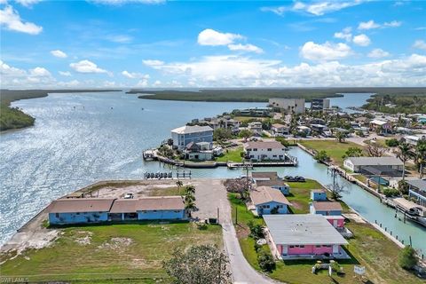 110 East CT NAPLES FL 34140