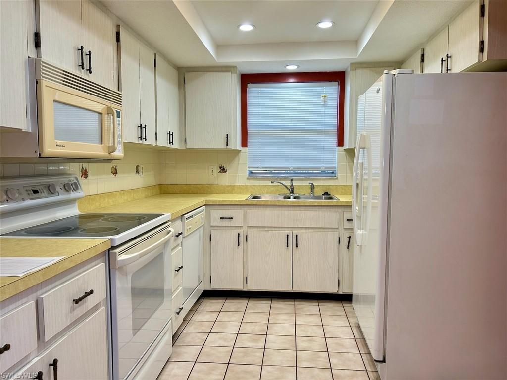 Cape Coral, Florida 33904, United States, 2 Bedrooms Bedrooms, ,2 BathroomsBathrooms,Residential,Active,107609