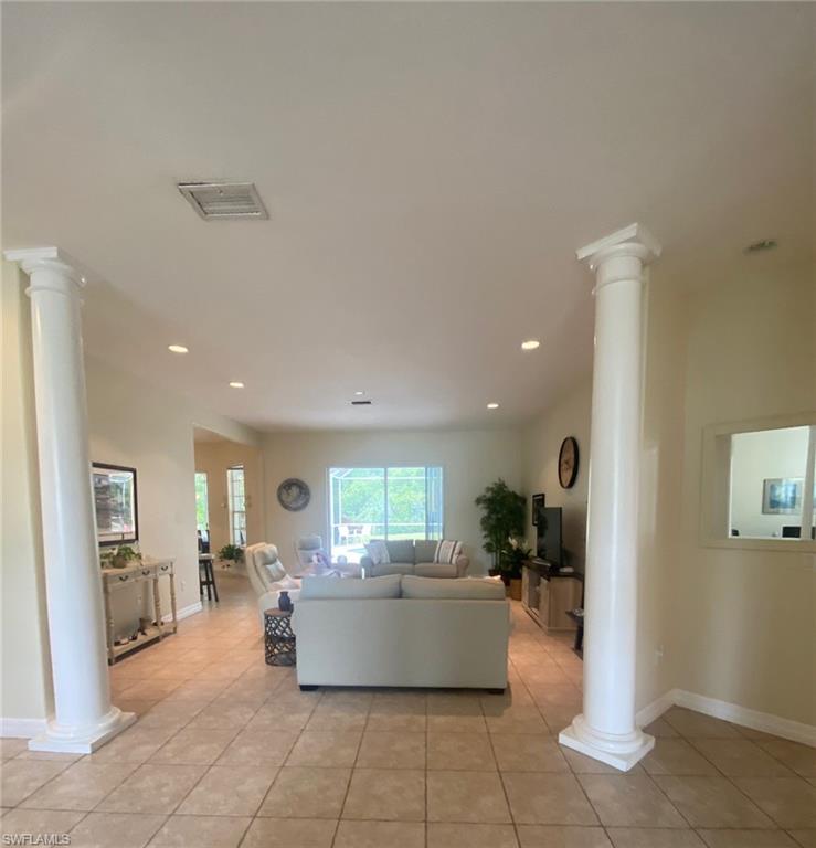9623 Springlake CIR