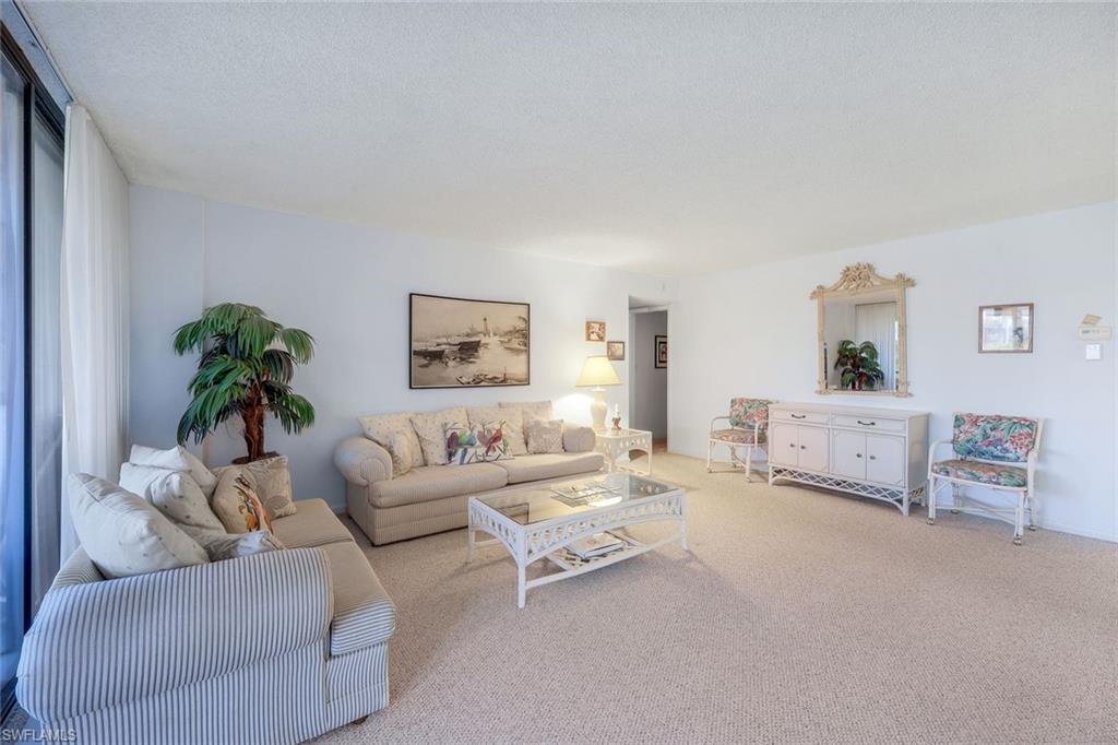845 Collier CT 106
