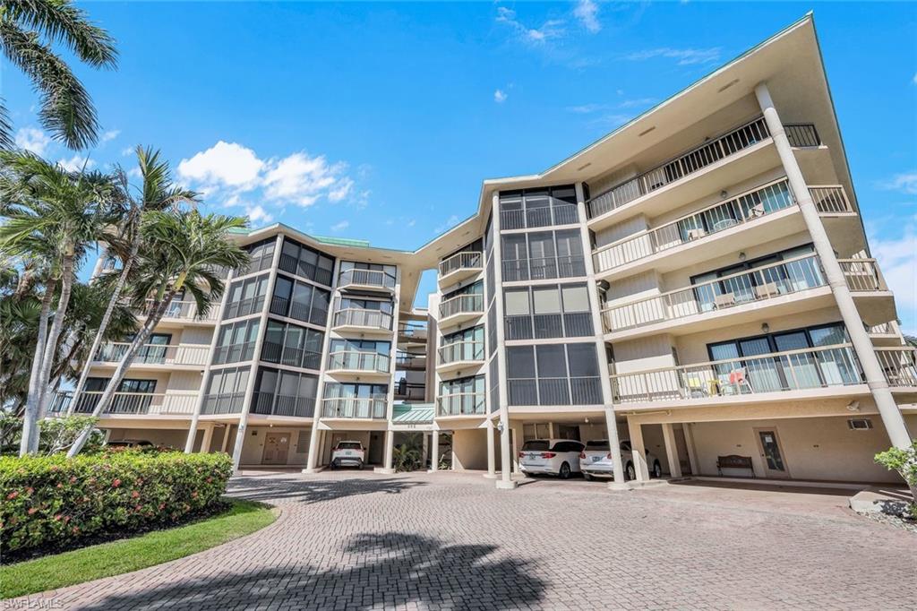 845 Collier CT 106