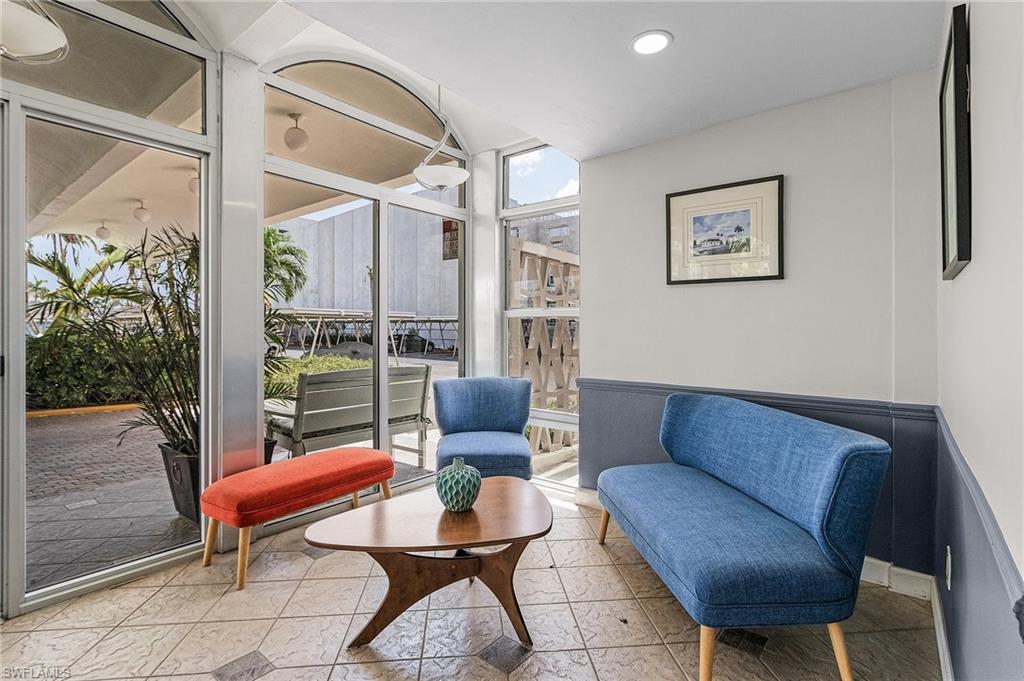 1900 Clifford ST 403