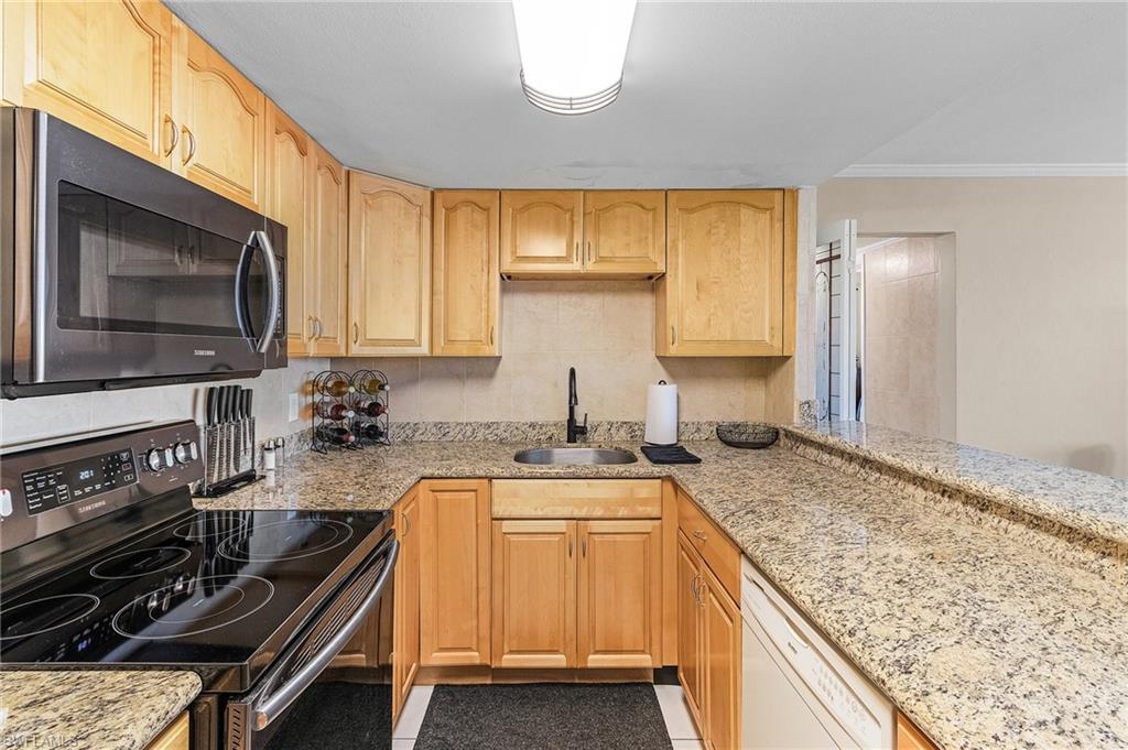 1900 Clifford ST 403