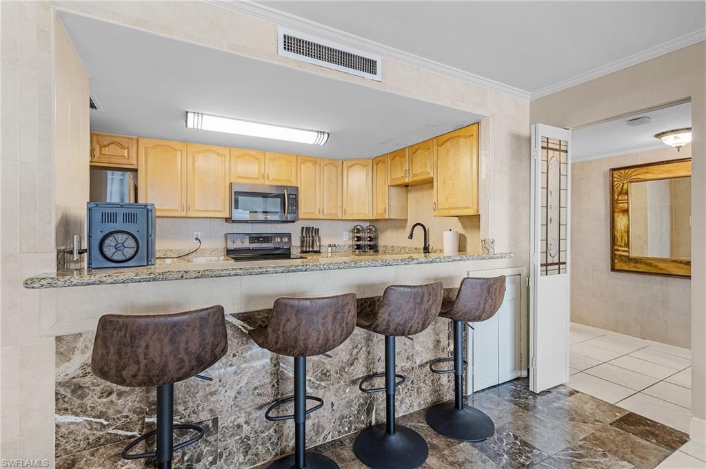 1900 Clifford ST 403
