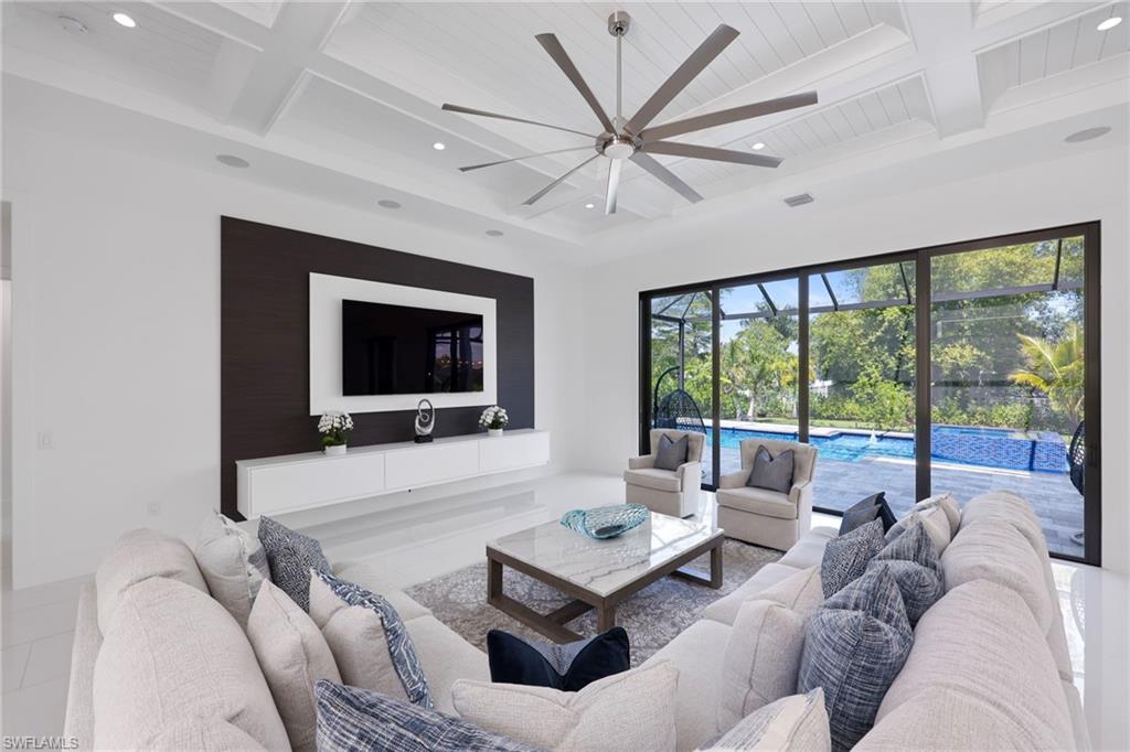 5233 Cypress LN