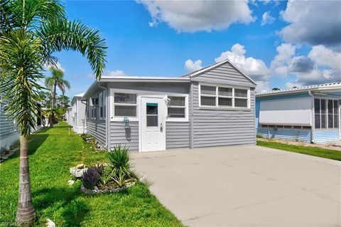 11 Fountain View BLVD, North Fort Myers, FL 33903 - #: 224042448