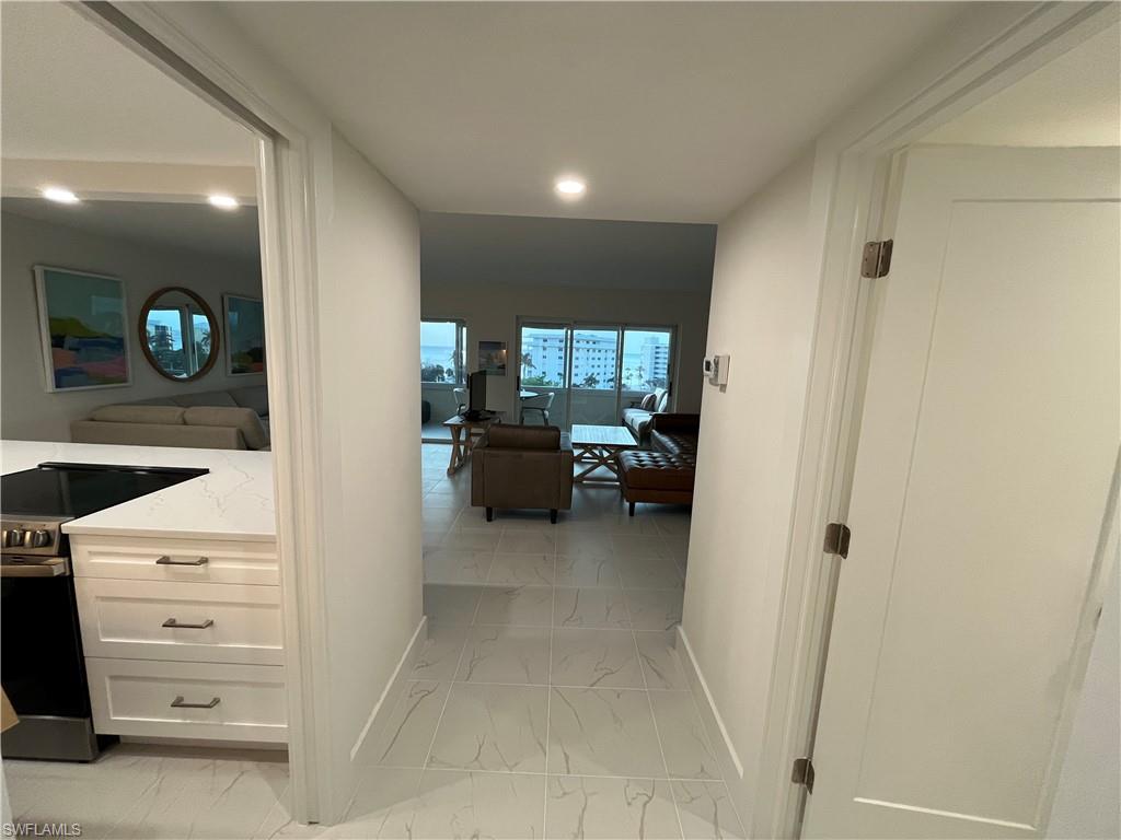 Naples, Florida 34103, United States, 1 Bedroom Bedrooms, ,2 BathroomsBathrooms,Residential,Pending,87510