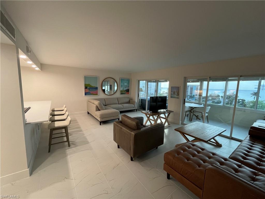 Naples, Florida 34103, United States, 1 Bedroom Bedrooms, ,2 BathroomsBathrooms,Residential,Pending,87510