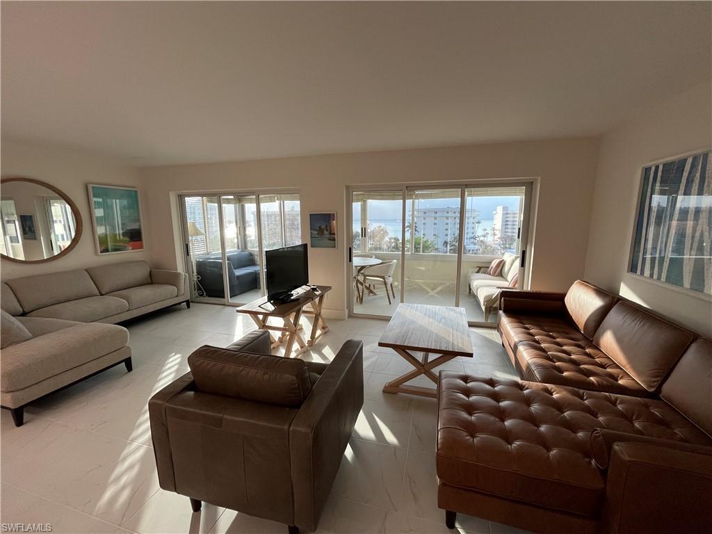 Naples, Florida 34103, United States, 1 Bedroom Bedrooms, ,2 BathroomsBathrooms,Residential,Pending,87510