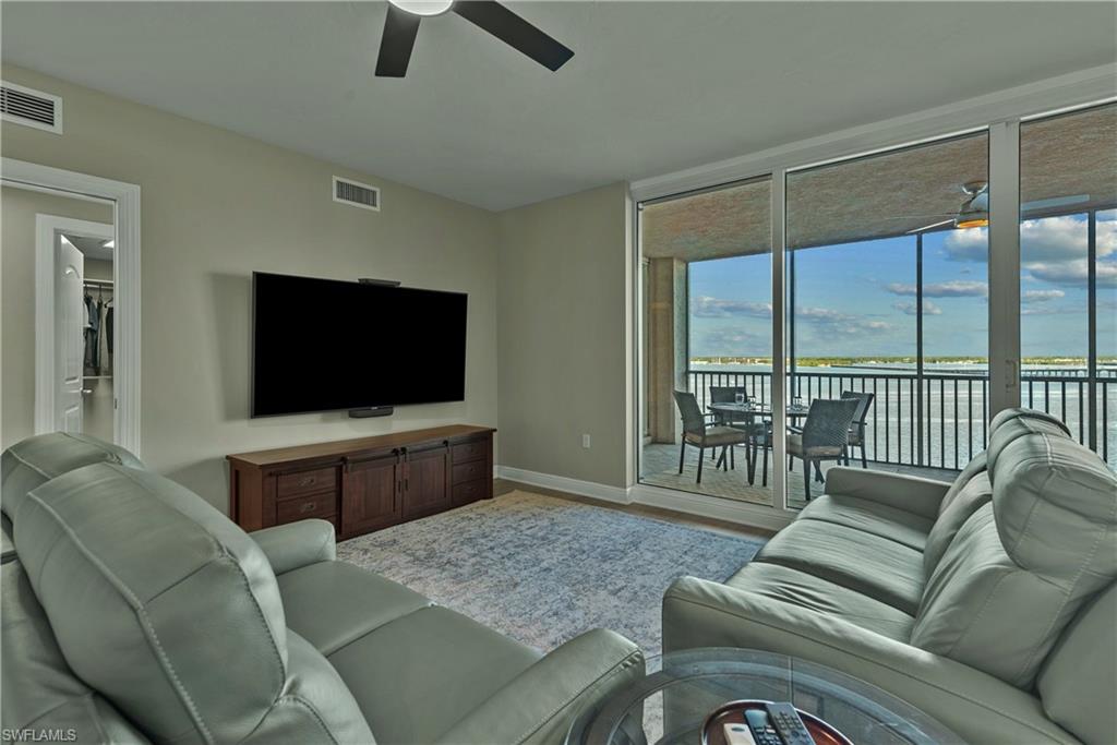 2104 W FIRST ST 902