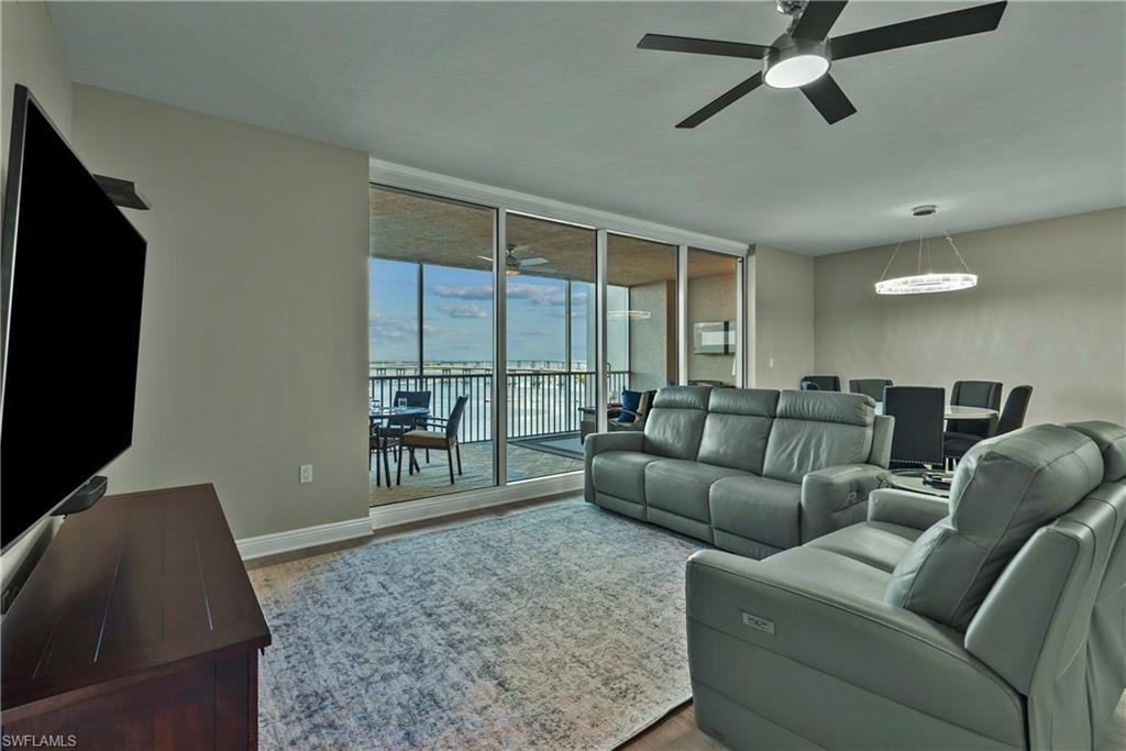 2104 W FIRST ST 902