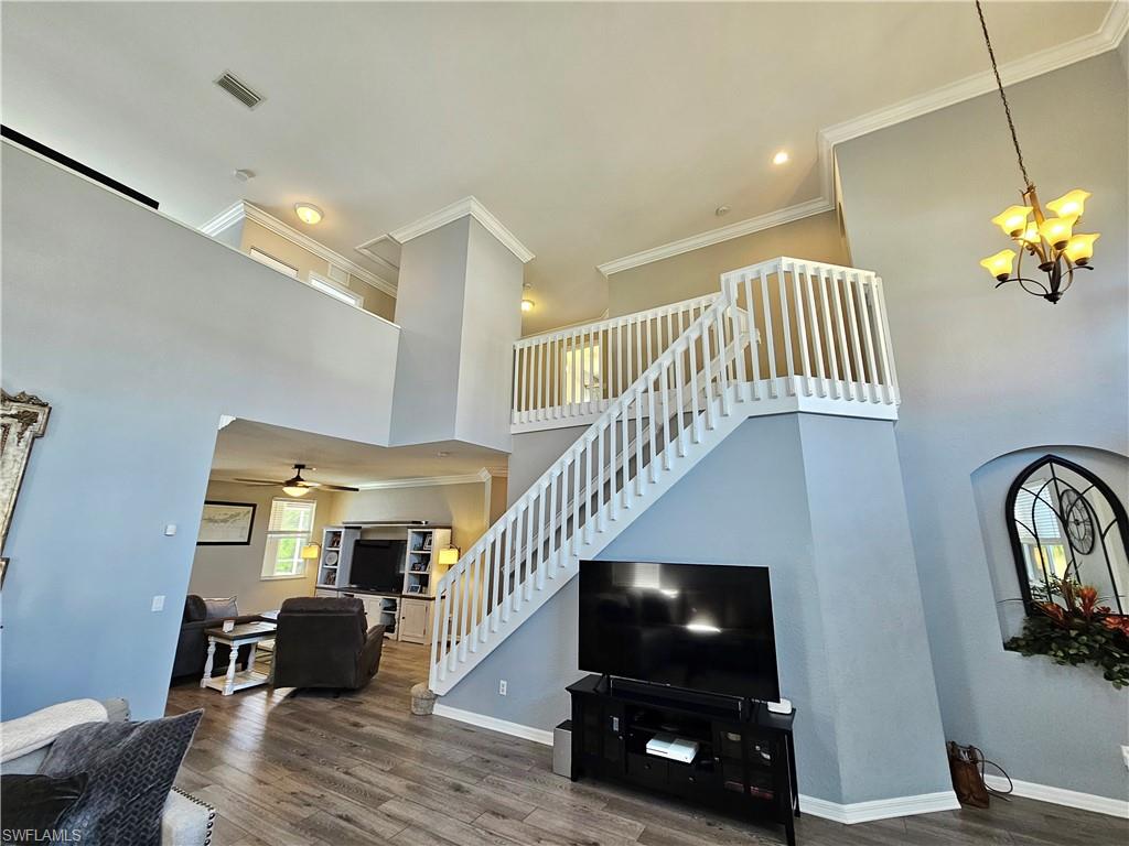 8313 Sumner AVE