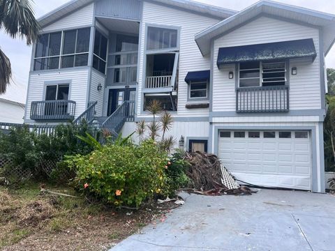 11841 Isle Of Palms DR, Fort Myers Beach, FL 33931 - #: 224015003