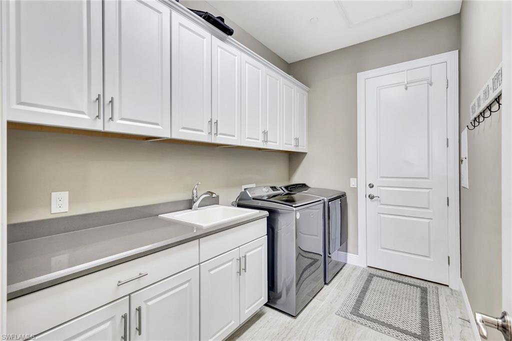 Bonita Springs, Florida 34134, United States, 3 Bedrooms Bedrooms, ,4 BathroomsBathrooms,Residential,Pending,23530