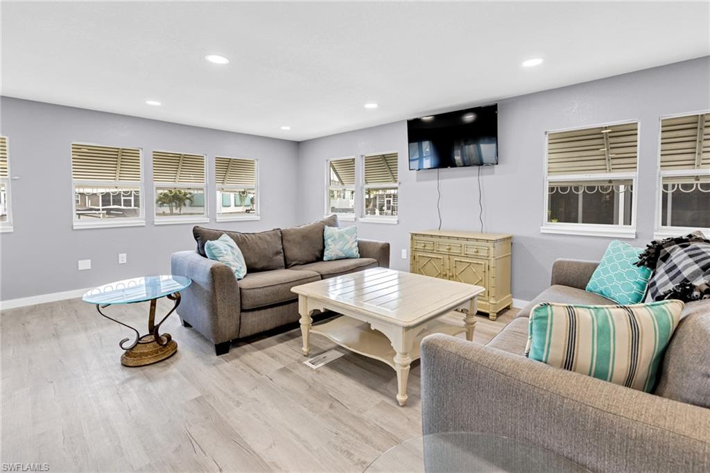 Fort Myers Beach, Florida 33931, United States, 2 Bedrooms Bedrooms, ,2 BathroomsBathrooms,Residential,Active,57323