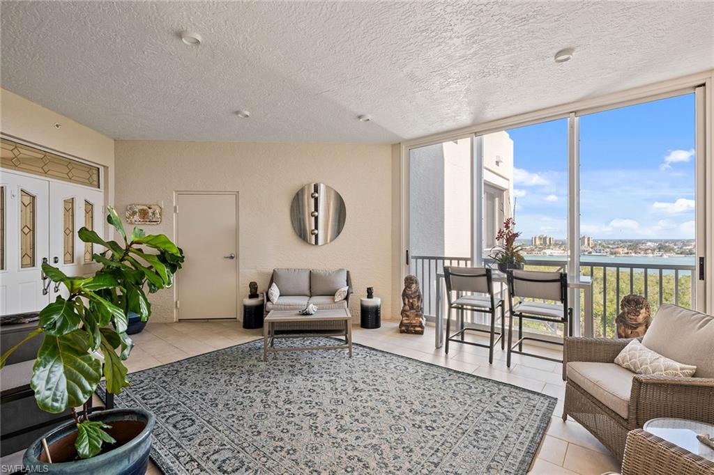 4000 Royal Marco WAY PH 927