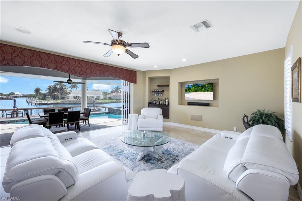 71 Hickory CT