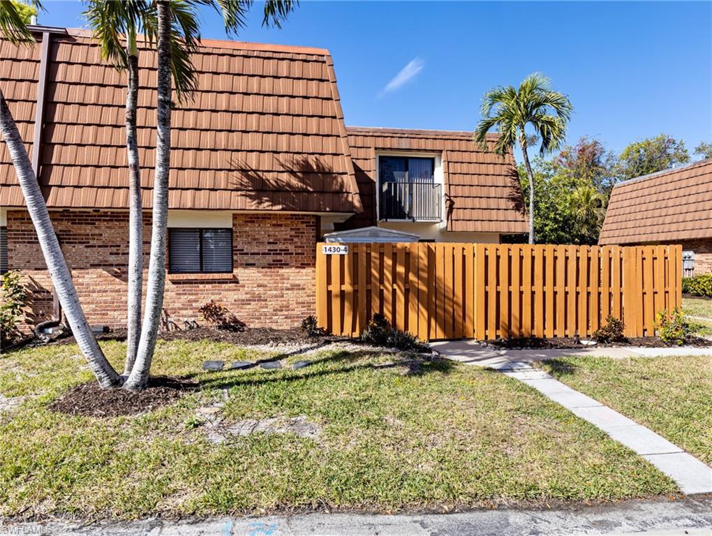 1430 Park Shore CIR 4