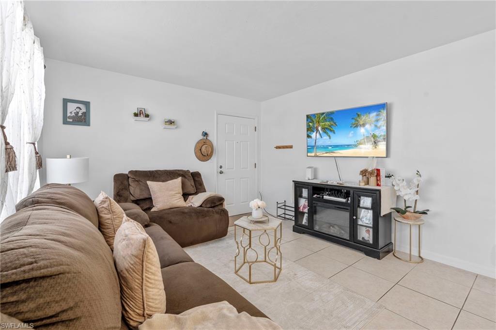1047 Hartley AVE 106
