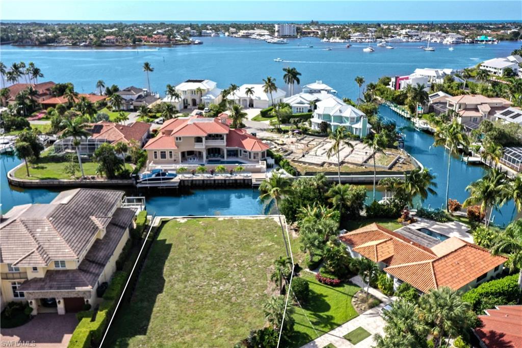 1510 Mullet LN