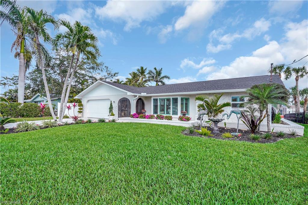 6086 Cocos DR