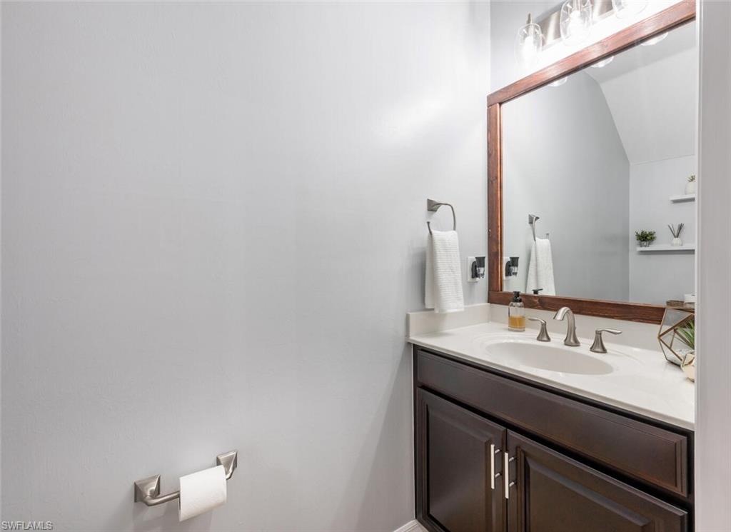 Bonita Springs, Florida 34135, United States, 2 Bedrooms Bedrooms, ,3 BathroomsBathrooms,Residential,Contingent,25354