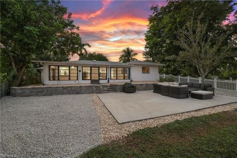3461 Lakeview DR NAPLES FL 34112
