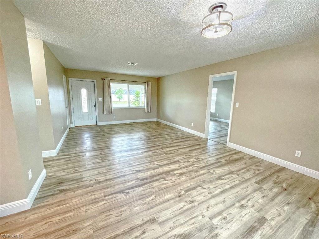 1425 Alwynne DR