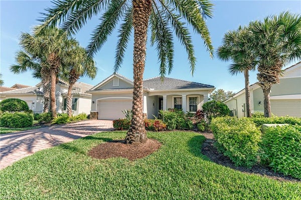 3806 LAKEVIEW ISLE CT, FORT MYERS, FL 33905 - Image bc6aaafd95b8ff4da4e3d603aac2da44/1956549841