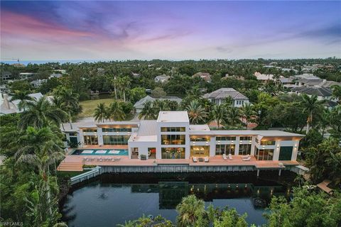 2211 South Winds DR NAPLES FL 34102