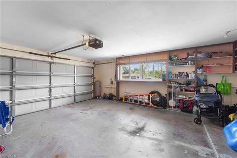 2366 Woodland TER FORT MYERS FL 33907